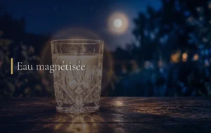 Un verre d eau pure capturant les rayons de la lune pour une eau magnétisée
