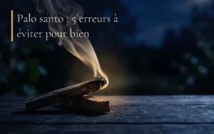 Un bâton de palo santo dégage une fumée parfumée sous une douce lumière lunaire